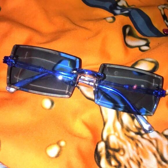 Unisex Stylish Blue Rectangular Sunglasses main image 6